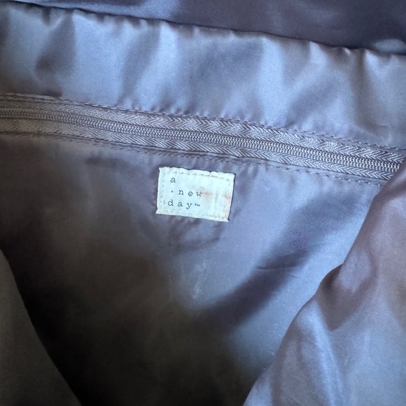 “a new day” backpack in GREAT condition. Perfect backpack for travel or school. - Picture 3 of 8